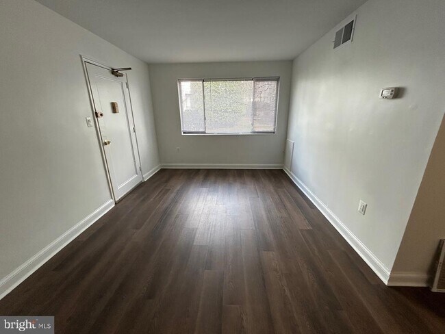 Foto del edificio - 3815 Davis Pl NW