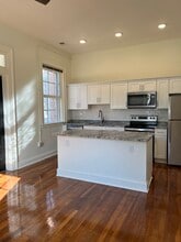 Building Photo - 726 Mountain Rd