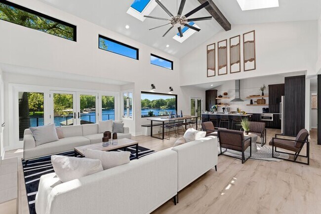 Building Photo - Fox Run LKN