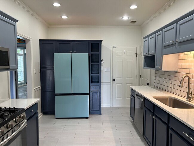 Foto del edificio - 236 Chadwick Ln