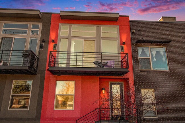 Foto del edificio - Modern Townhome Located in Denver's Skylan...