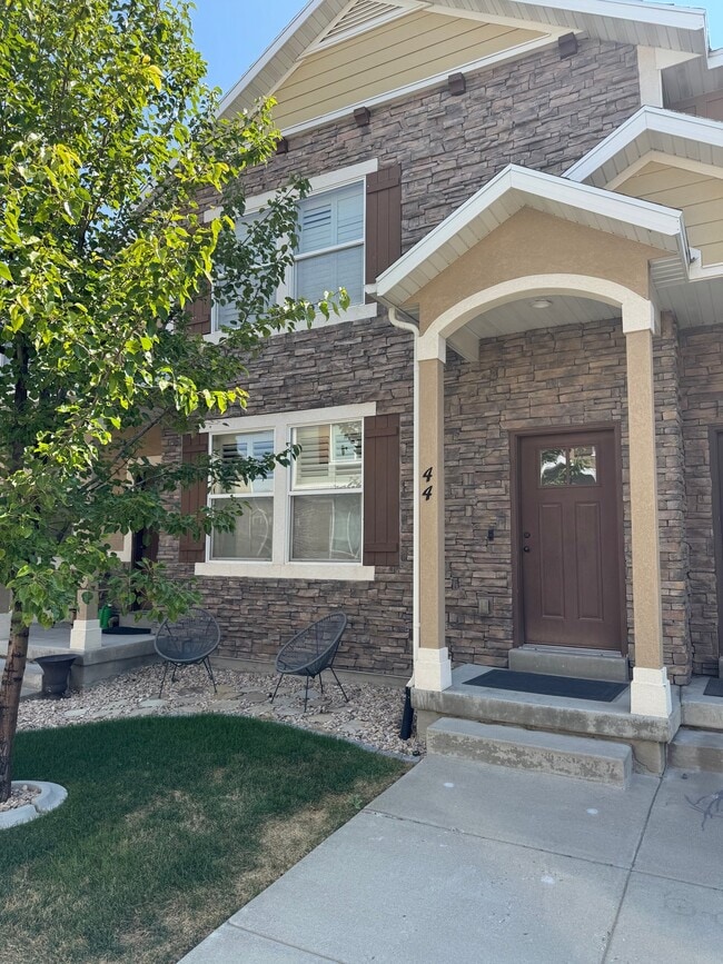 Building Photo - 255 W 2700 N