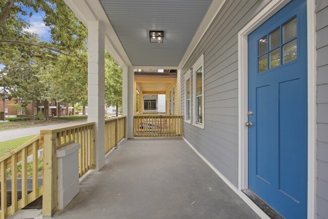 Building Photo - 1007 E Park Ave