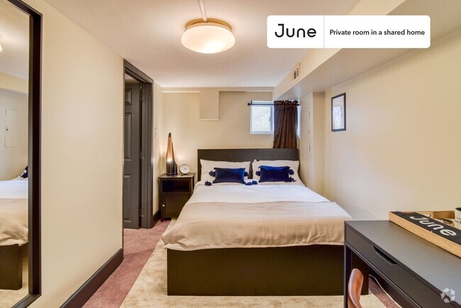 Building Photo - Private bedroom in 5 bed/2 bath Home