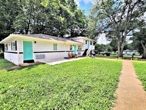 Building Photo - 1506 Oakwood Ave NE