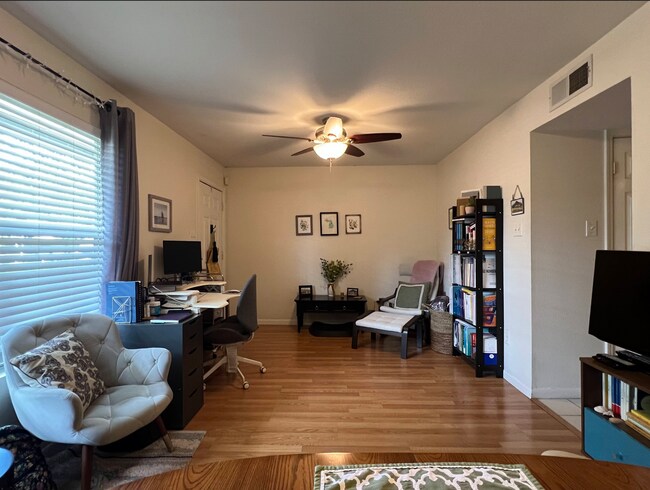Foto del edificio - 2450 Ashdale Dr