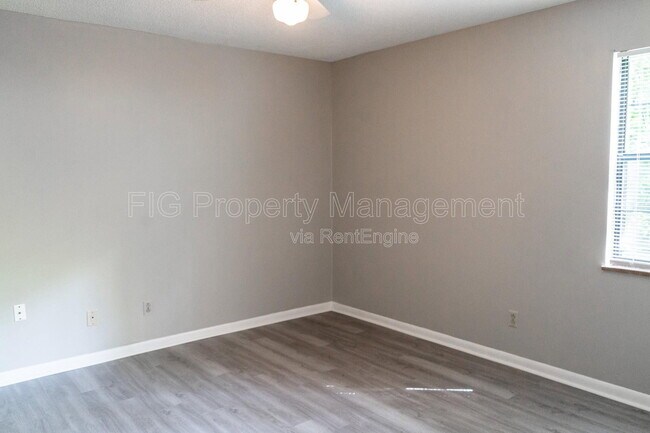 Building Photo - 129 Hillcrest Dr