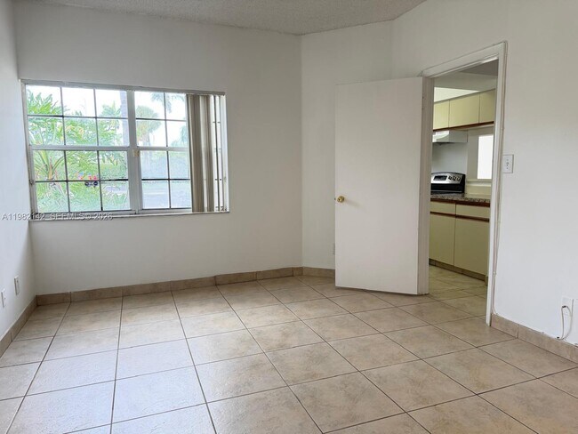 Foto del edificio - 680 Cypress Club Way