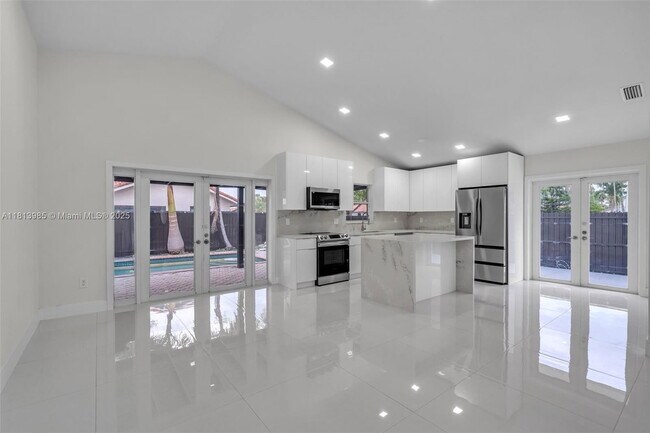 Foto del edificio - 803 NW 133rd Ct
