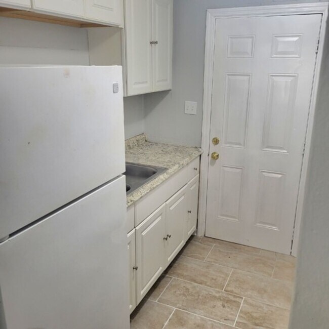 Foto del edificio - Cute 2Bedroom/1Bathroom Apartment Close to...