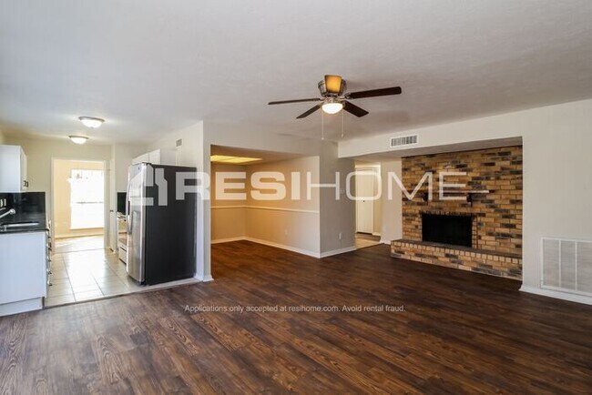 Building Photo - "Welcome Home! Get 1/2 month FREE RENT whe...