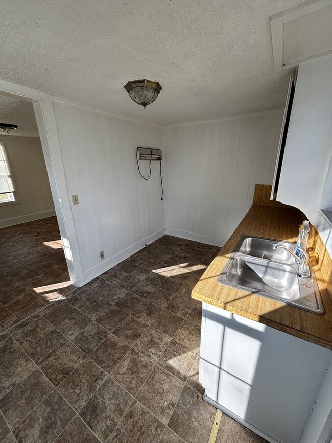 Building Photo - 1br 1ba house!