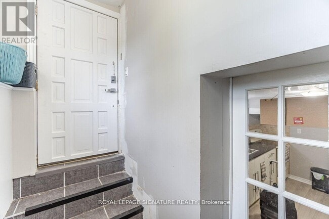 Building Photo - 1078 Eastmount Ave