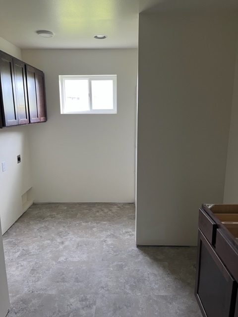 Main floor bathroom - 307 Post Oak Dr