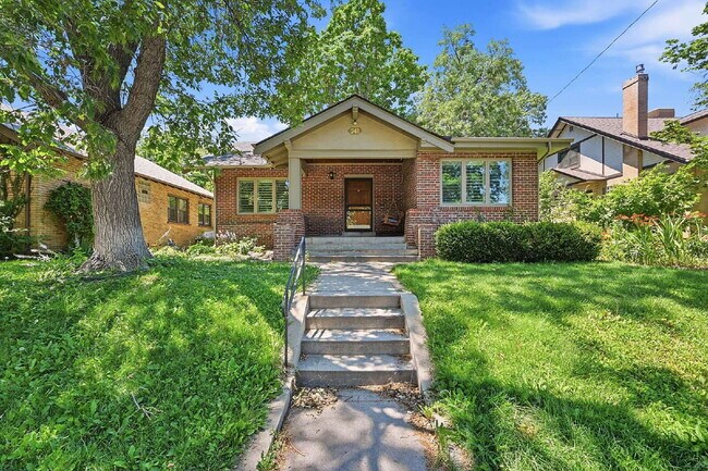 Foto del edificio - $3,695.95 - 3 Bed, 2 Bath Updated Home in Denver with Central AC and In Unit Laundry!