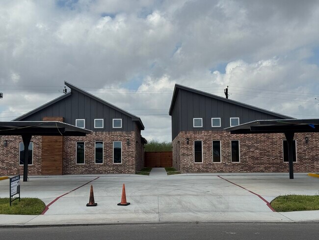 Foto del edificio - 703 Pedro St