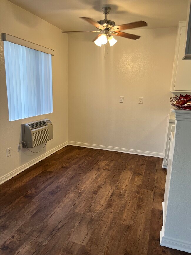 Foto del edificio - 16405 Cornuta Apartments