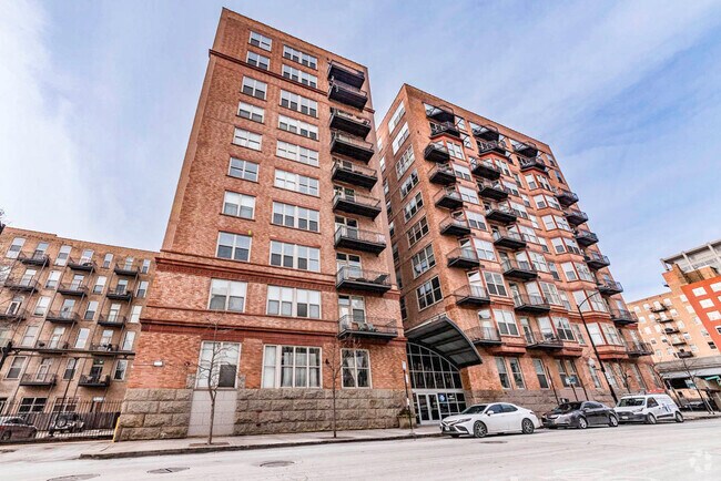 Building Photo - 500 S Clinton St
