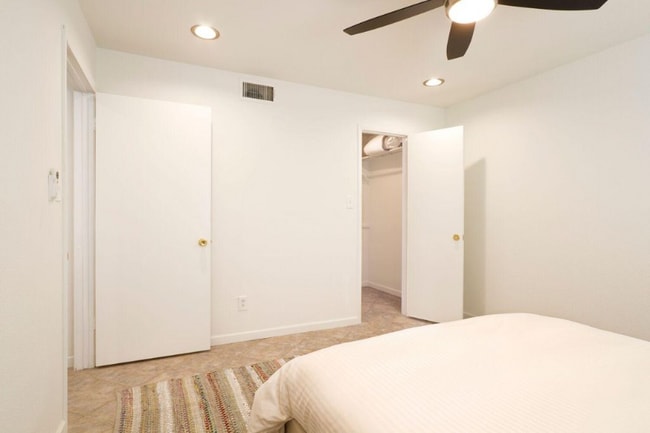 Foto del edificio - 7431 Holly Hill Dr