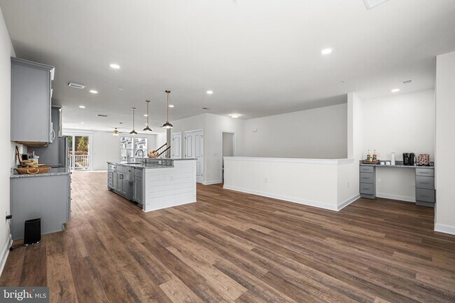 Foto del edificio - 900 Gilbert Rd