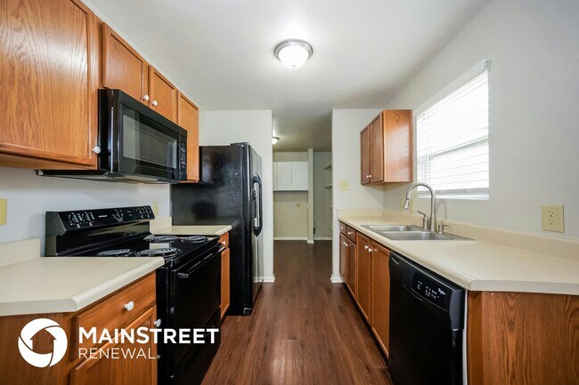 Foto del edificio - 1330 Central Park Dr