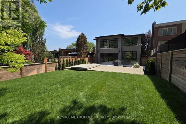 Building Photo - 12 Bearwood Dr