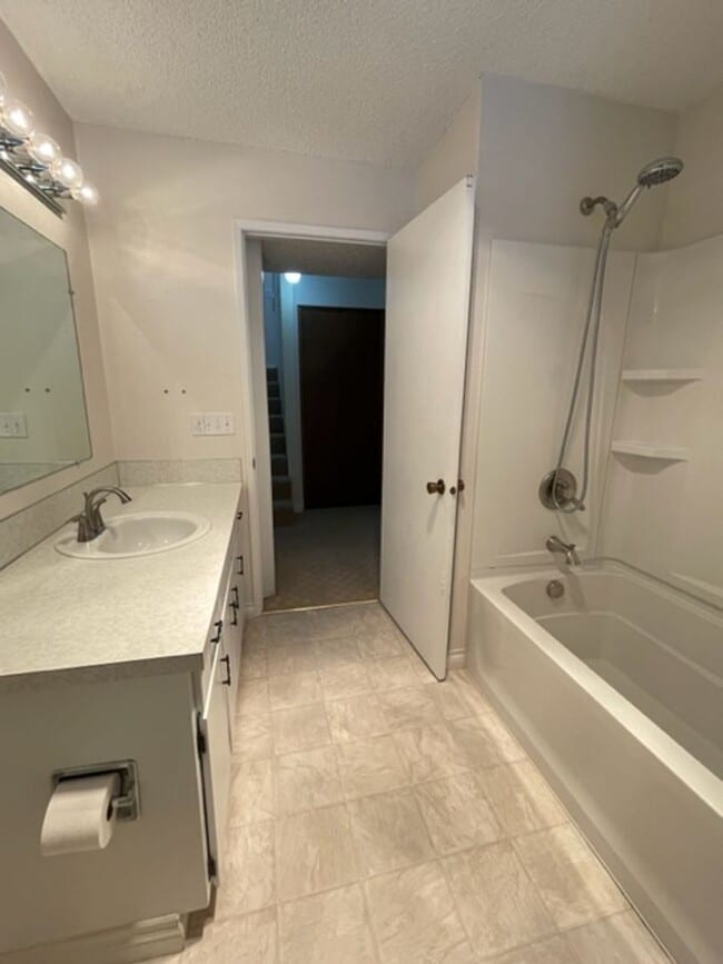 Building Photo - Welcome Home! Charming 2BR Townhome in Lewiston’s Orchards Area