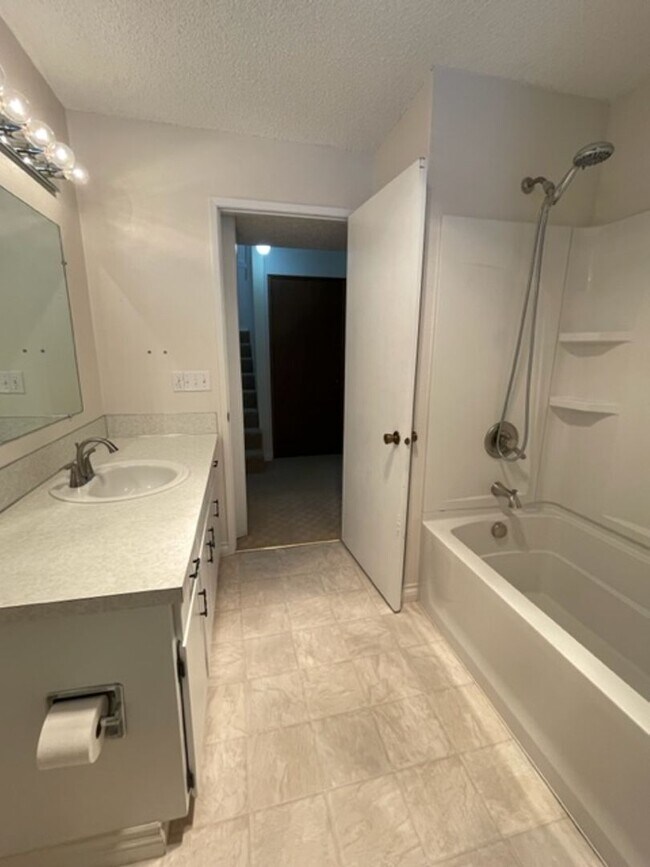 Foto del edificio - Welcome Home! Charming 2BR Townhome in Lewiston’s Orchards Area