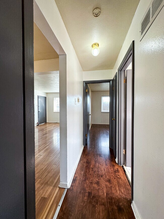 Foto del edificio - 2225 Lackland Rd