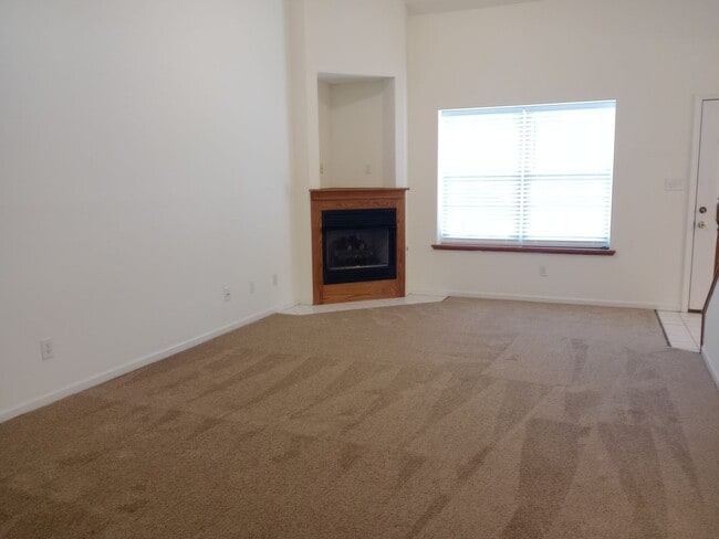 Building Photo - 1724-1726-1726 Louise Cir