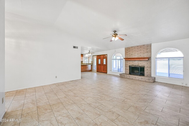 Building Photo - 2412 W Temple St