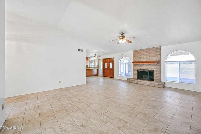 Foto del edificio - 2412 W Temple St