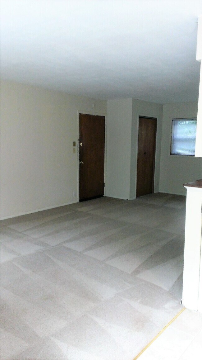 Falcon Heights Apartments for Rent with Hardwood Floors River Falls, WI 2 Rentals