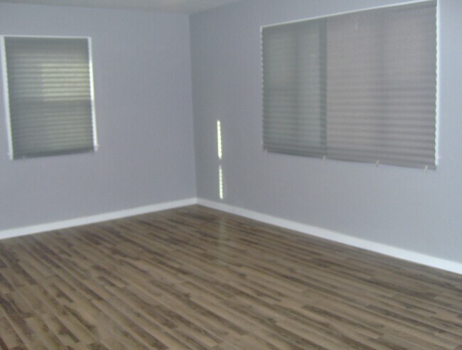 Spacious living room with contemporary vinyl flooring. - 523 Warren Ave