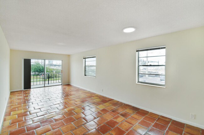 Foto del edificio - 3907 S Flagler Dr