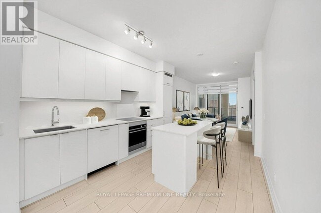 Building Photo - 30 Elm Dr W