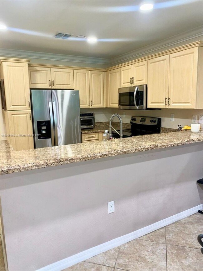 Foto del edificio - 4935 SW 66th Terrace