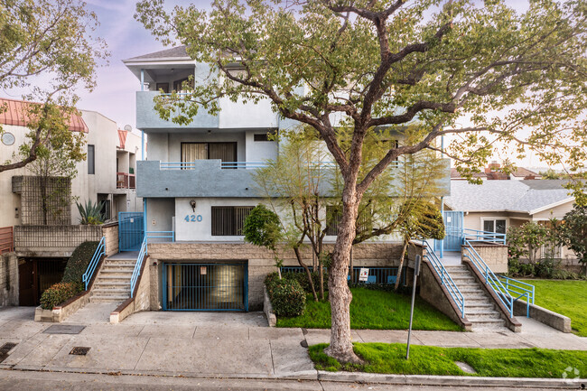 Building Exterior - 420-422 Milford St