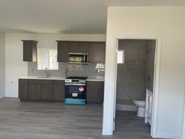 kitchen - 10429 De Soto Ave
