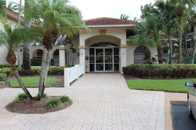 Building Photo - 9202 Glenmoor Dr