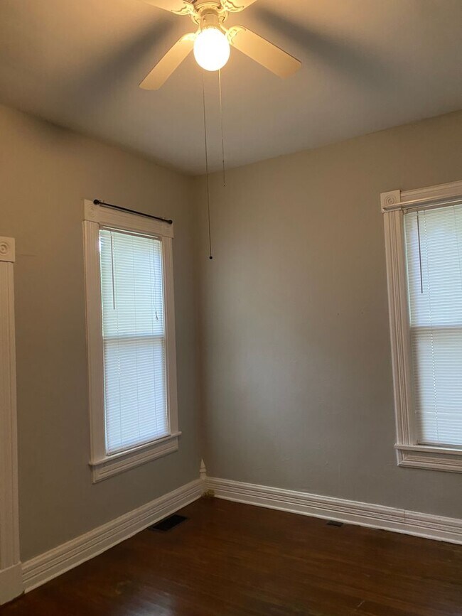 Building Photo - 3 Bedroom 2 Bathroom home