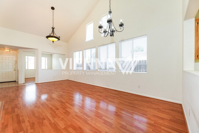 Building Photo - Cute 3 Bedroom Home in Twelve Bridges
