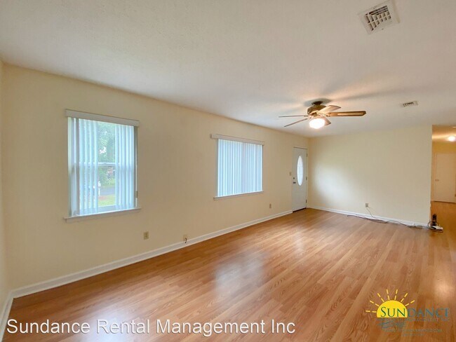 Building Photo - 4 br, 1.5 bath House - 220 Squirrel Haven ...