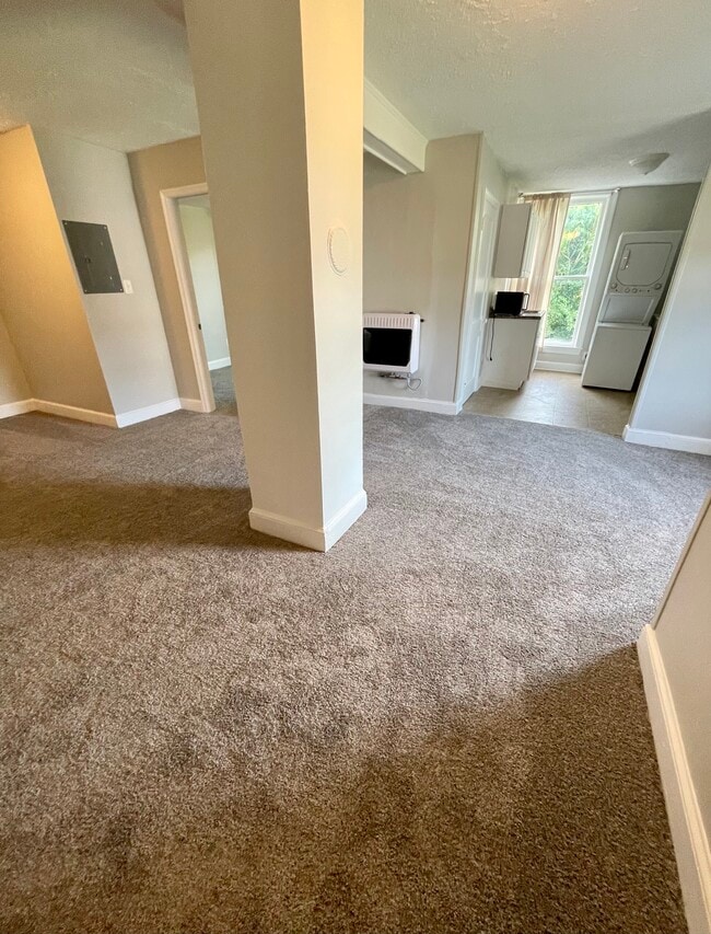 Building Photo - 221 W King St