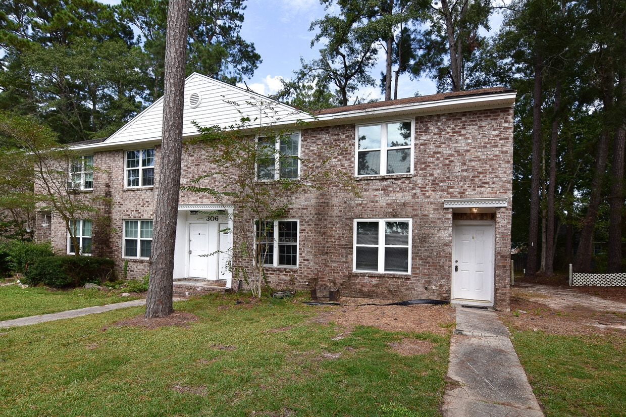 Primary Photo - 306 Crestview Dr