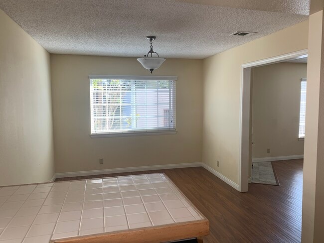 Dining room - 668 W Naomi Ave