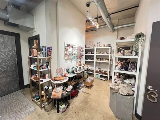 Foto del edificio - 190 Christopher Columbus Dr