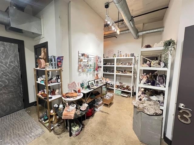 Building Photo - 190 Christopher Columbus Dr