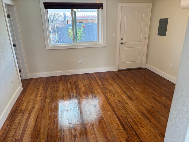 Foto del edificio - 7261 Bay St