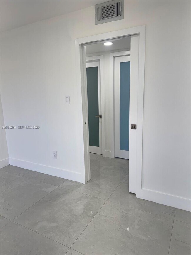 Foto del edificio - 8635 NW 8th St